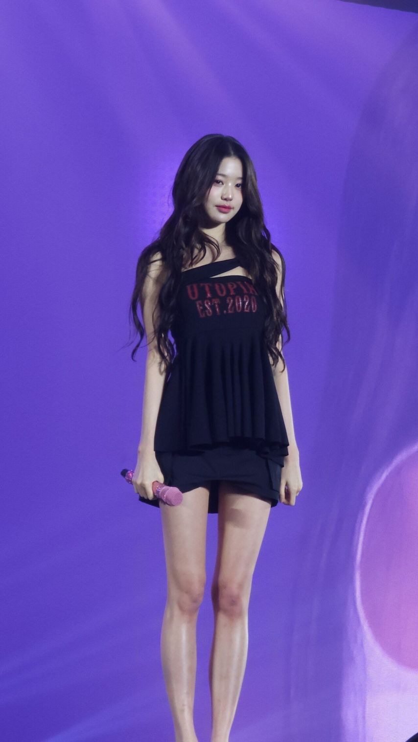 (SOUND)Ive World Tour Seoul Encon Jang Won-young black dress, smooth legs