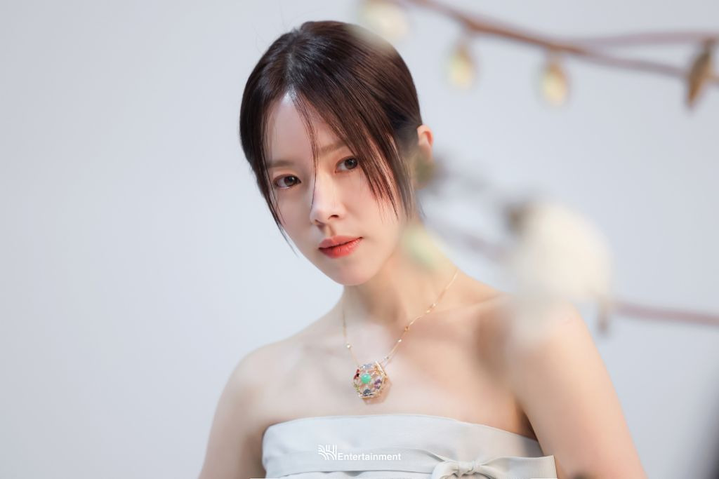 Han Ji-min in Hanbok