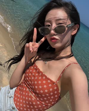 Lovelyz's Jeong Yein on the beach floral swimsuit denim hot pants