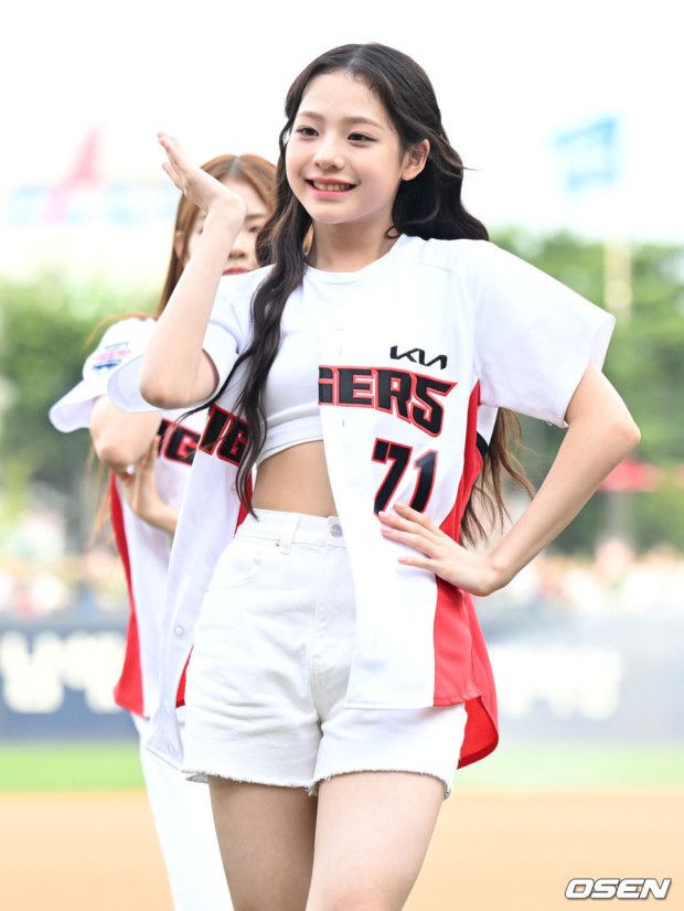 Eunice Lim Seowon’s first pitch is cute.