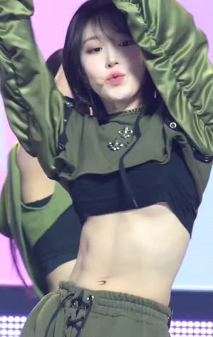 Nmix Oh Hae-won underboob lowered cleavage