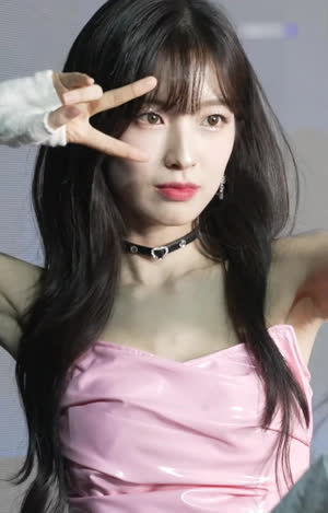 Oh My Girl Arin’s hollow armpits