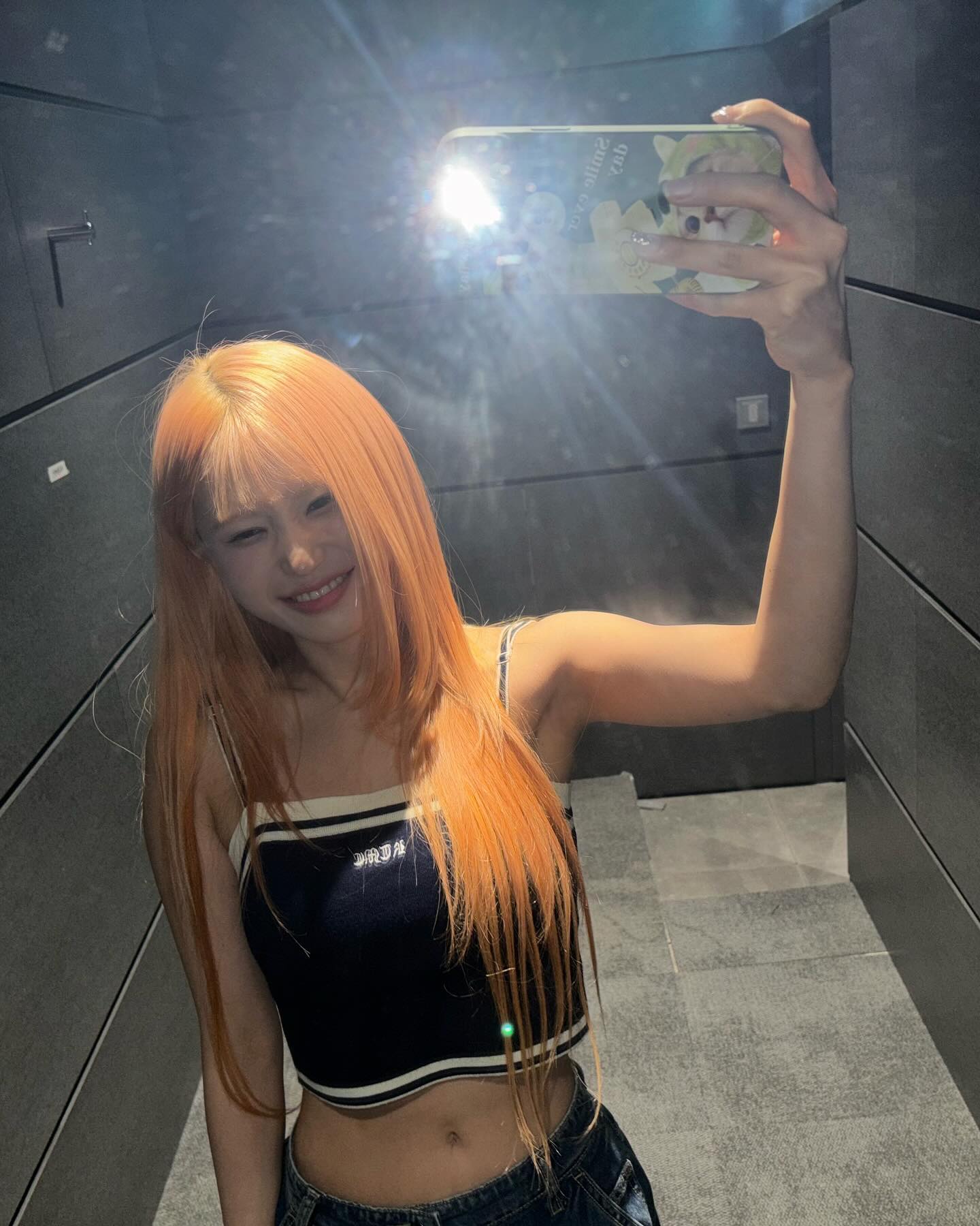 Fromis_Nine Song Ha-young crop thong tank top armpit selfie