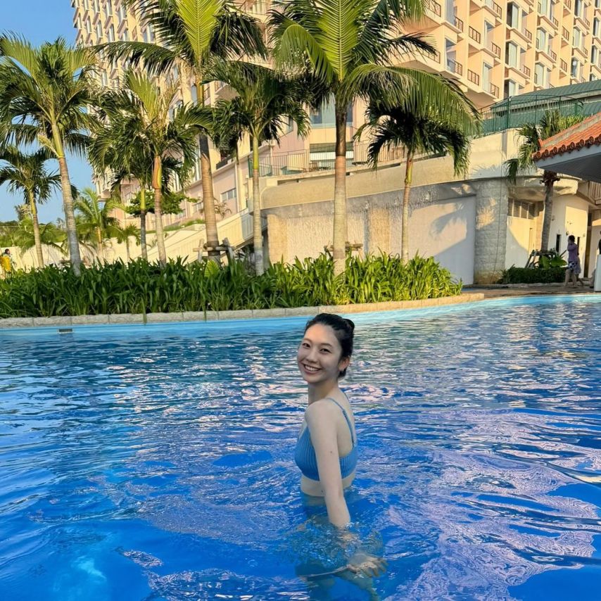 Kim Jin-kyung’s bikini body is even more attractive now that she’s married.