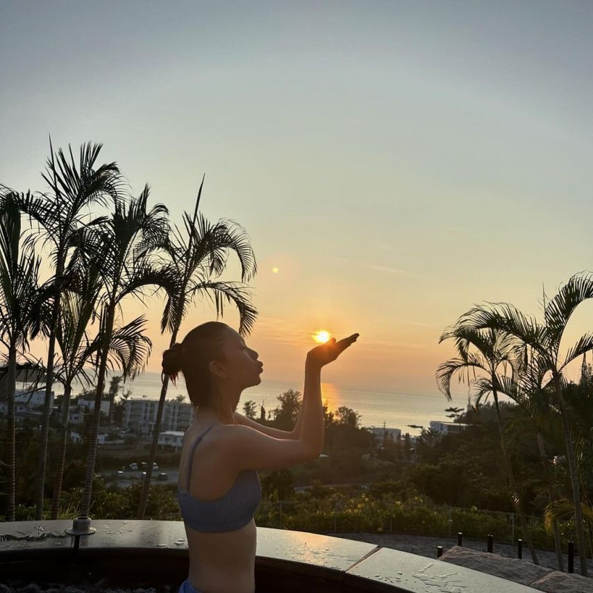 Kim Jin-kyung’s bikini body is even more attractive now that she’s married.