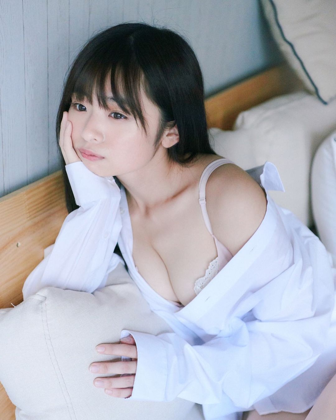 F cup gravure idol Saiba Mizuki baggy girl with big breasts