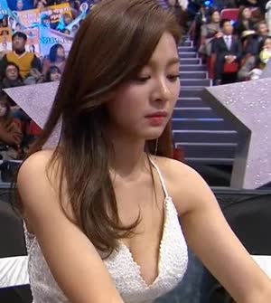 Seol In-ah strap dress cleavage