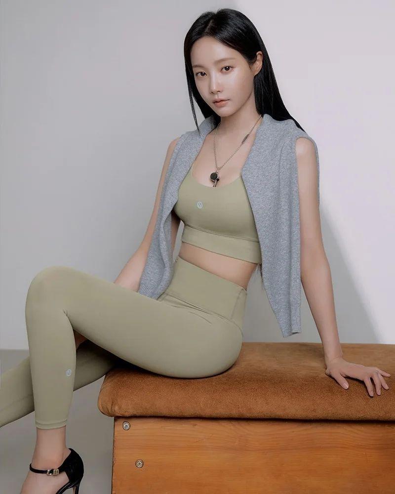 Yeonwoo leggings