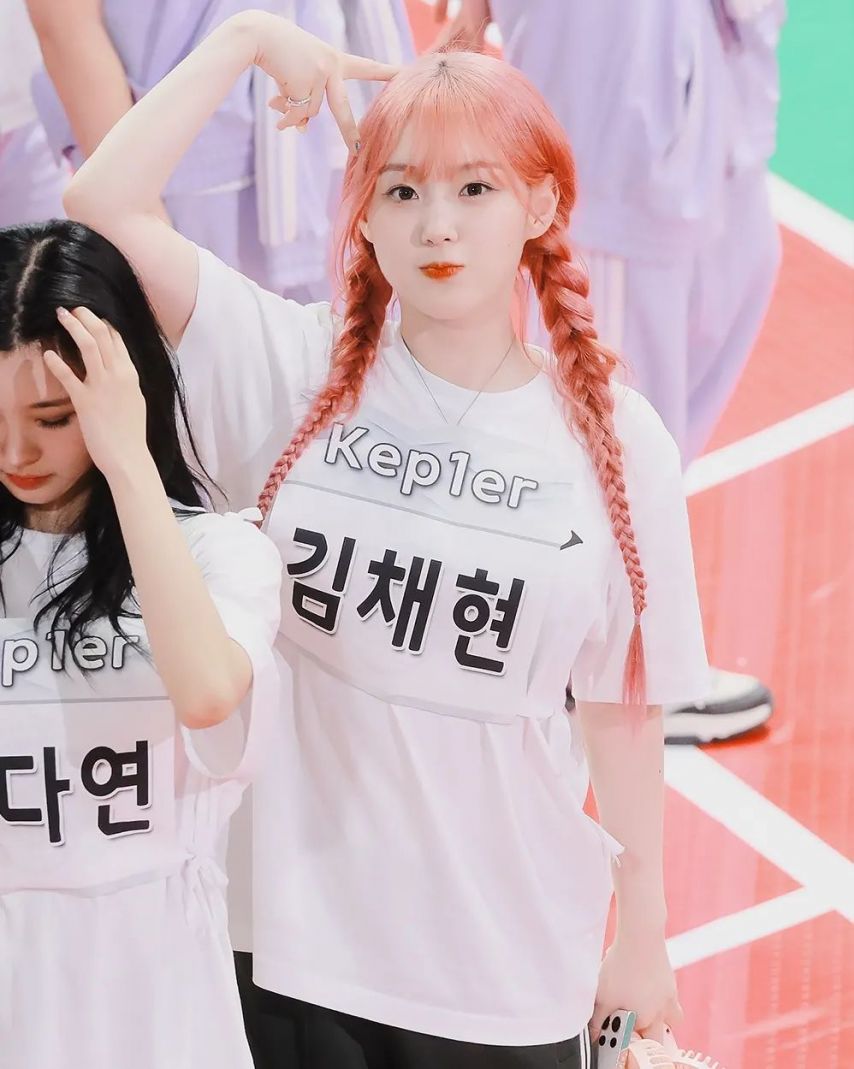 Kepler Kim Chae-hyun pink hair