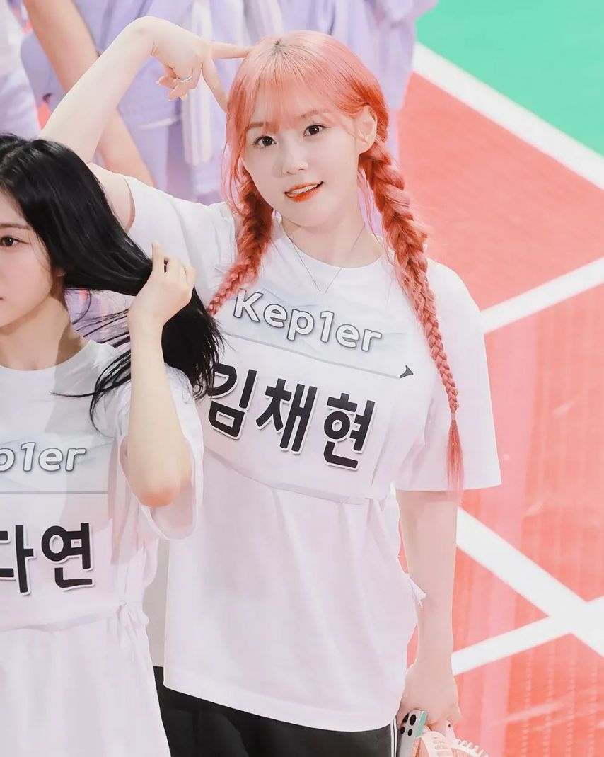 Kepler Kim Chae-hyun pink hair