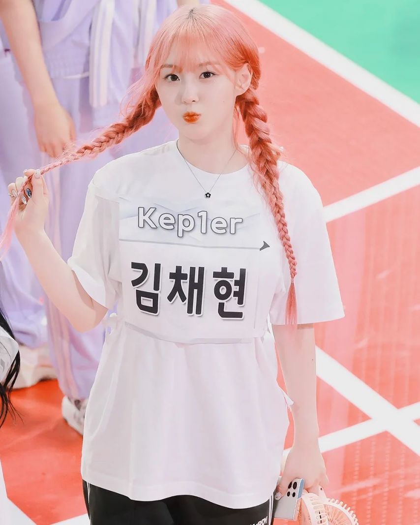 Kepler Kim Chae-hyun pink hair