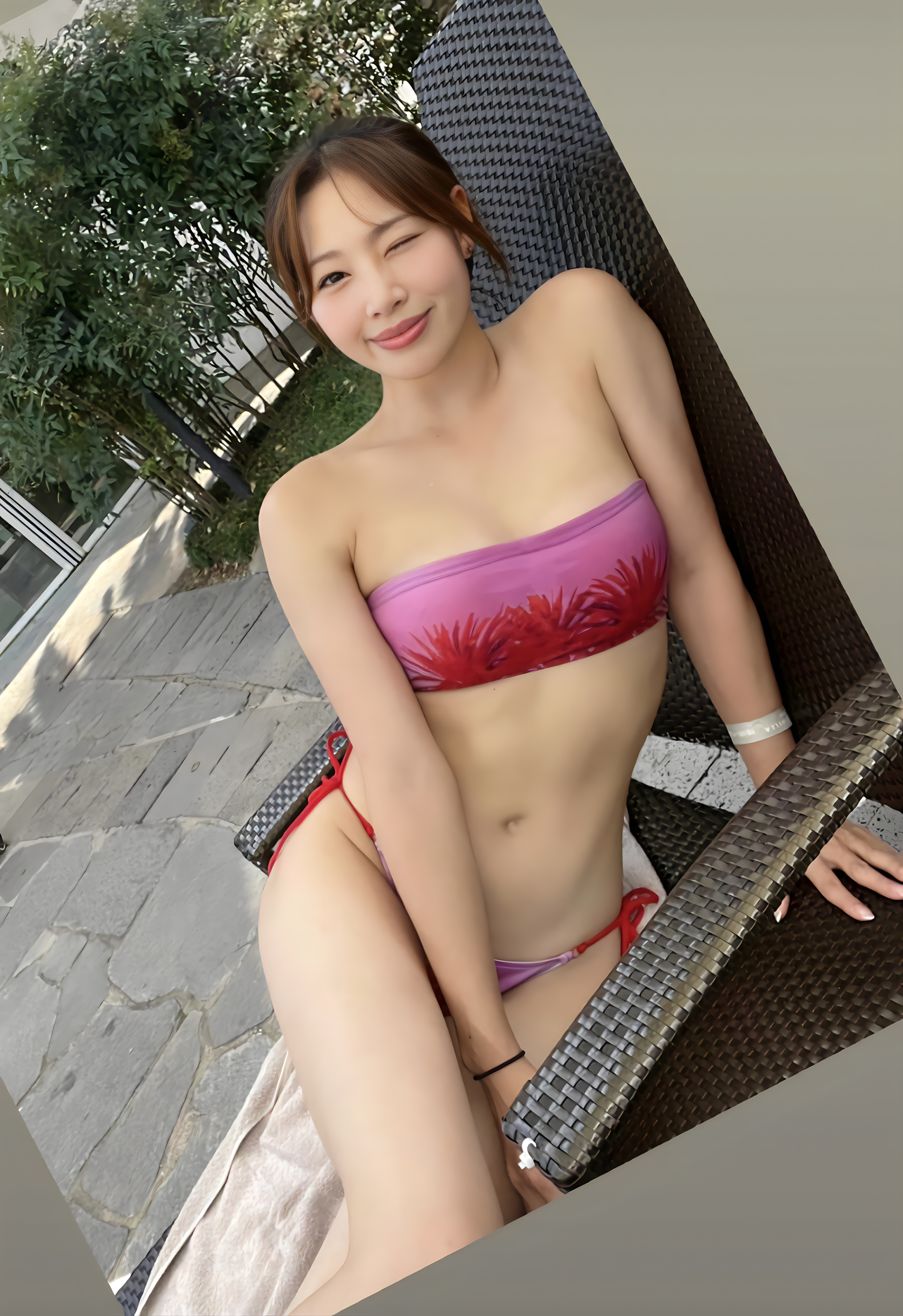 Shin Soo-ji tube top bikini