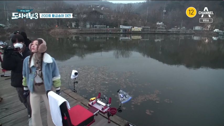 Oh My Girl's YooA, city fisherman's reaction facial expression