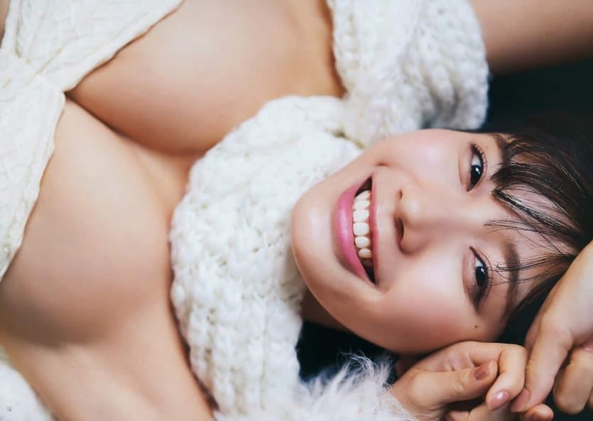 Ogura Yuka bikini body bright smile