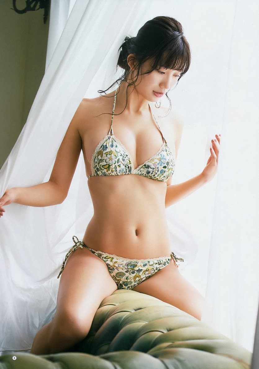 Ogura Yuka bikini body bright smile