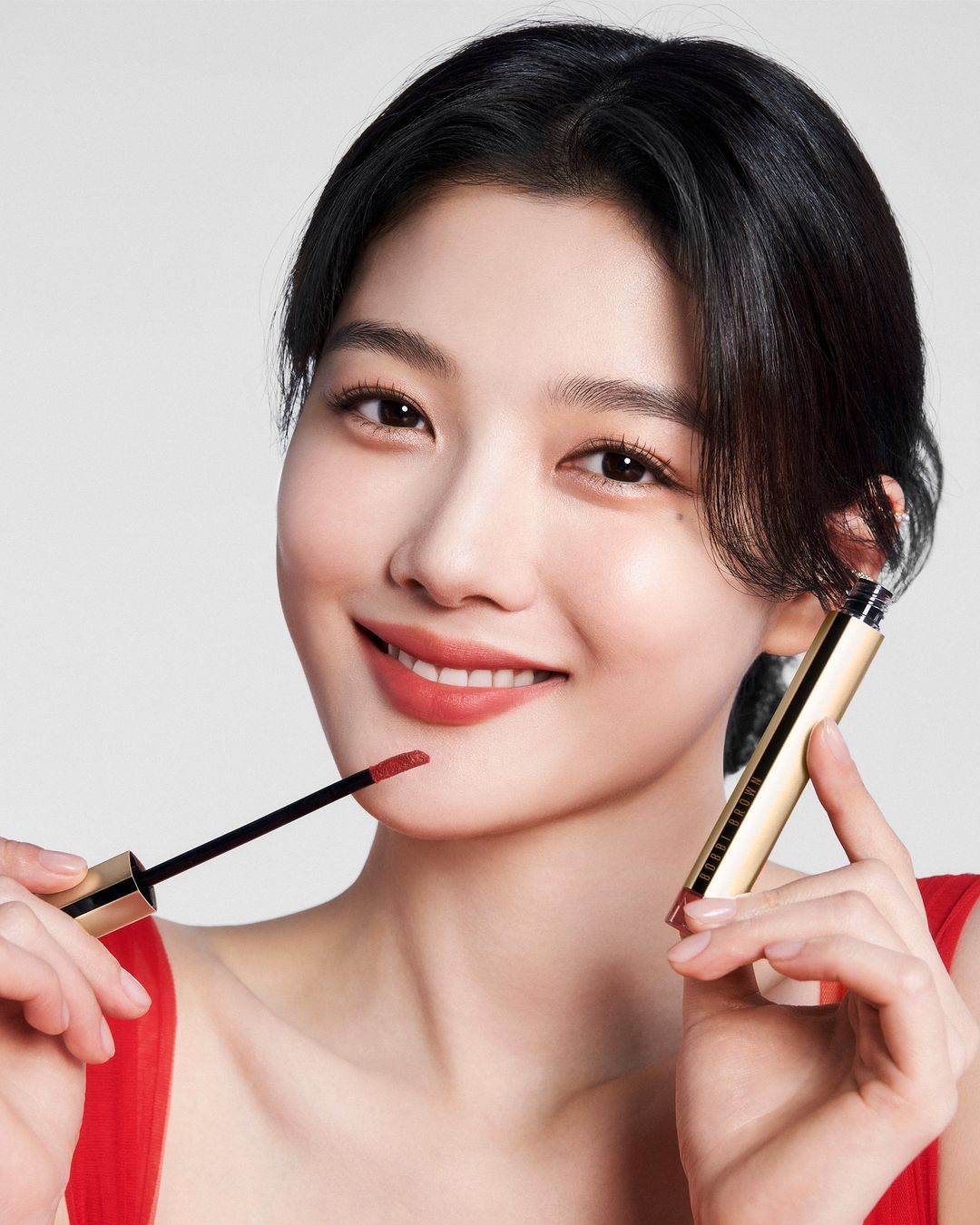 Kim Yoo-jung's new Bobbi Brown look revealed