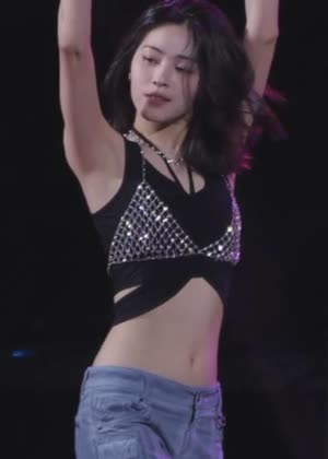 (SOUND)Glitter strap bra Itzy Ryujin