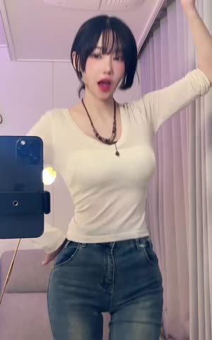 (SOUND)QWER Magenta see-through bulging white tee jeans pelvis