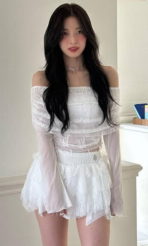 Oh My Girl Arin's comeback Feminine outfit that emphasizes her pale shoulders