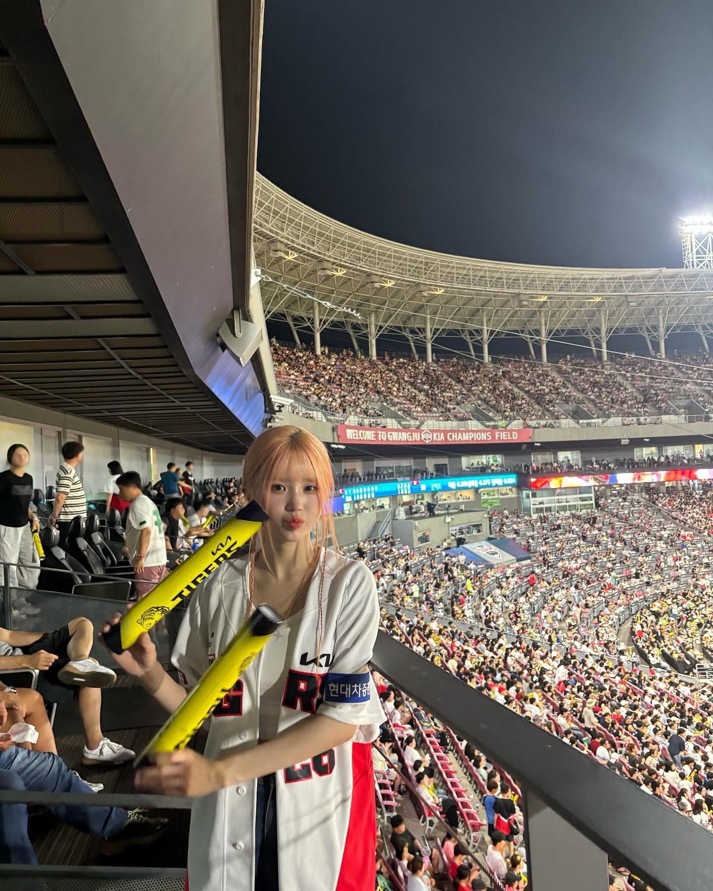 Song Ha-young ceremonial pitch