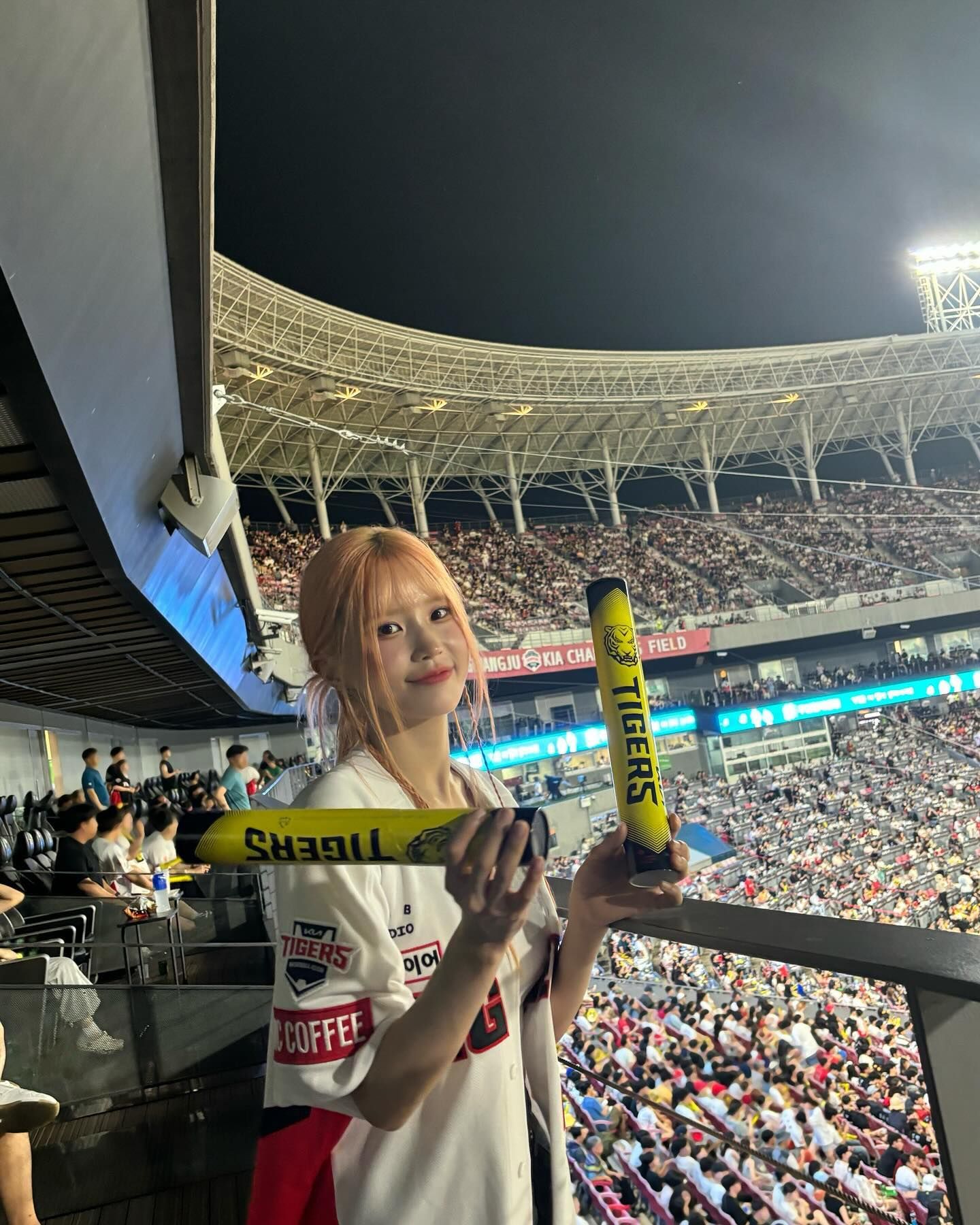 Song Ha-young ceremonial pitch