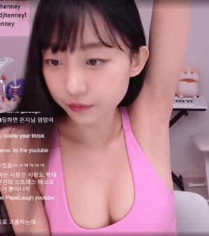 Pink tank top Pyo Eun-ji's armpits are wide open