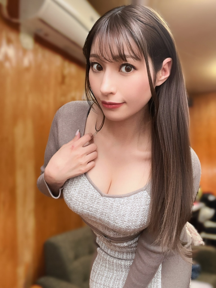 August's new legend is an AV actress with a perfect body and really pretty breasts.