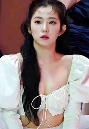 Red Velvet Irene frill crop top cleavage beauty