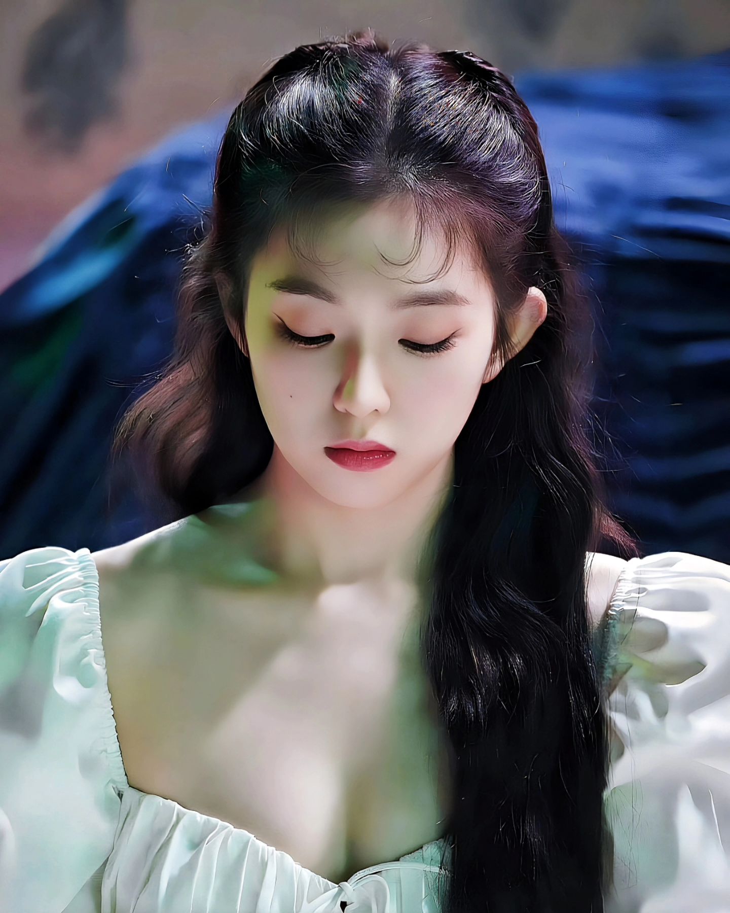 Red Velvet Irene frill crop top cleavage beauty