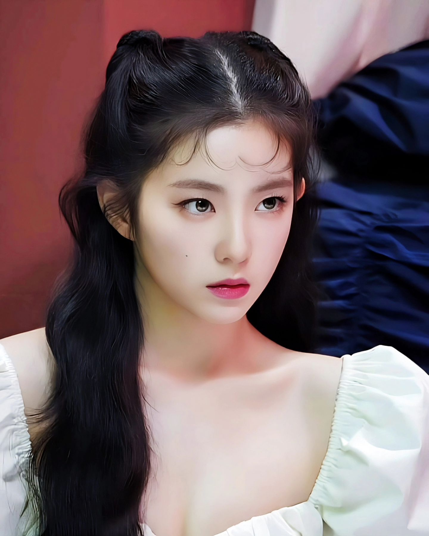 Red Velvet Irene frill crop top cleavage beauty