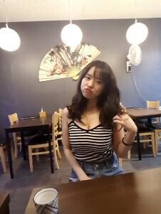 Soram-ing, who sings a song, and heavy cleavage even in casual clothes