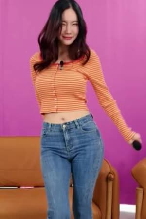 Jeans fit Kim Nahee GIF