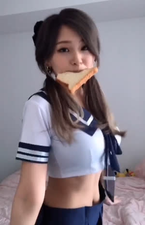 (SOUND)hyoon (@aikuros) Cropped sailor suit with bread in my mouth