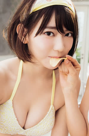 Seraphim Sakura's gravure lingerie cleavage during her Japanese activities