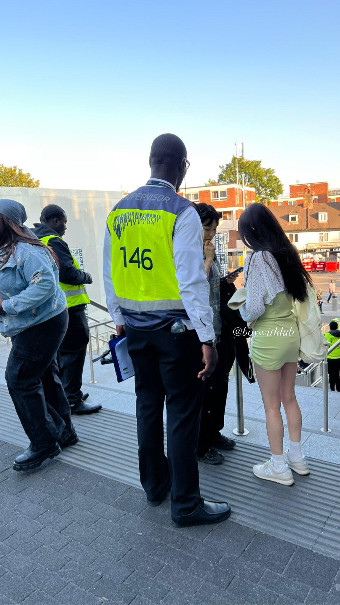 Red Velvet's Irene Seulgi light green one-piece dress at Beyonce's concert Subtle mess