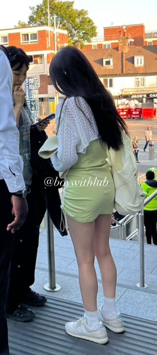 Red Velvet's Irene Seulgi light green one-piece dress at Beyonce's concert Subtle mess