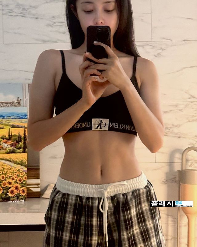 Choi Seol-hwaji has a great body