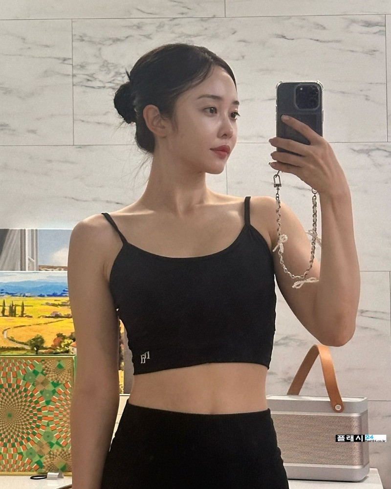 Choi Seol-hwaji has a great body