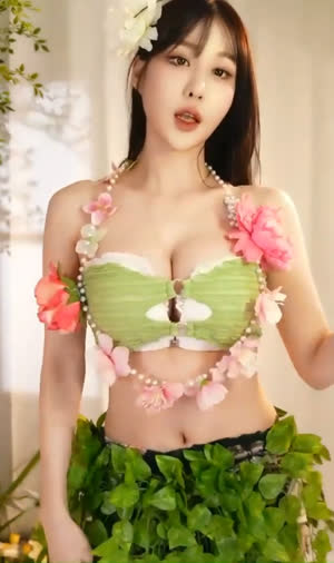 (SOUND)Muntuya Hawaiian virgin light green tube top bikini thimble