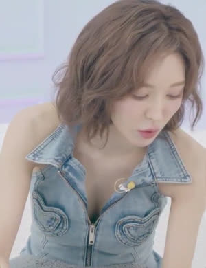 Red Velvet Wendy sleeveless denim one-piece zipper open unguarded cleavage