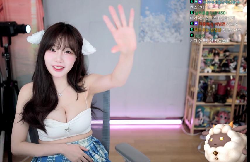 [Suryun Suryeon] Bikini-level white tube top Pal World Dororong Cosplay