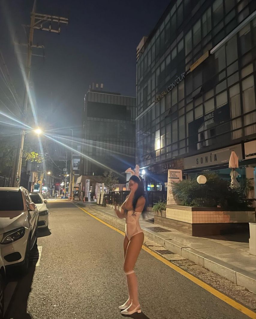 Apgujeong Outdoor Exposure Bunny Girl