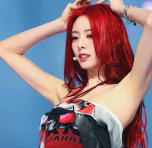 ITZY Yuna red hair off-soldier armpits