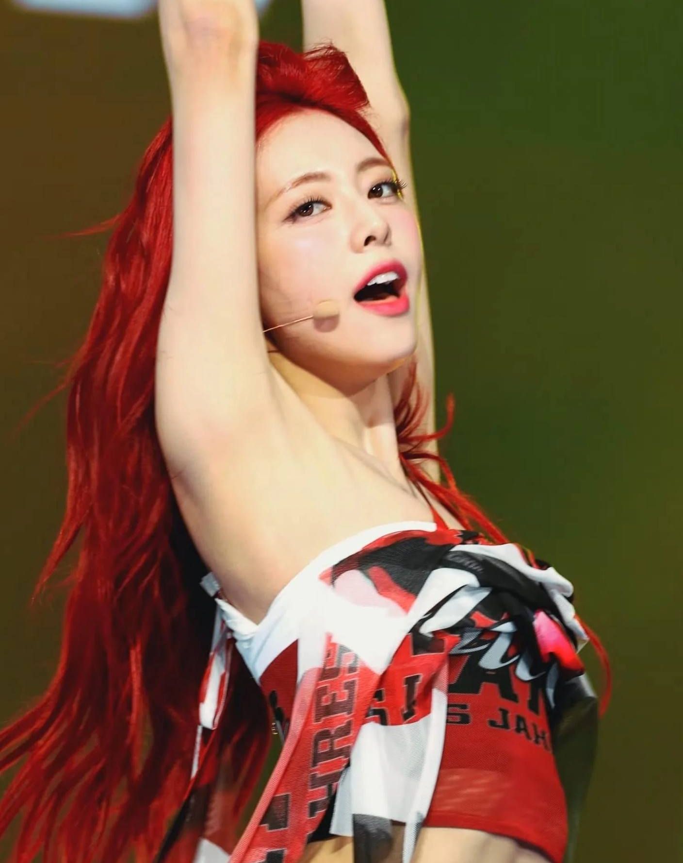 ITZY Yuna red hair off-soldier armpits