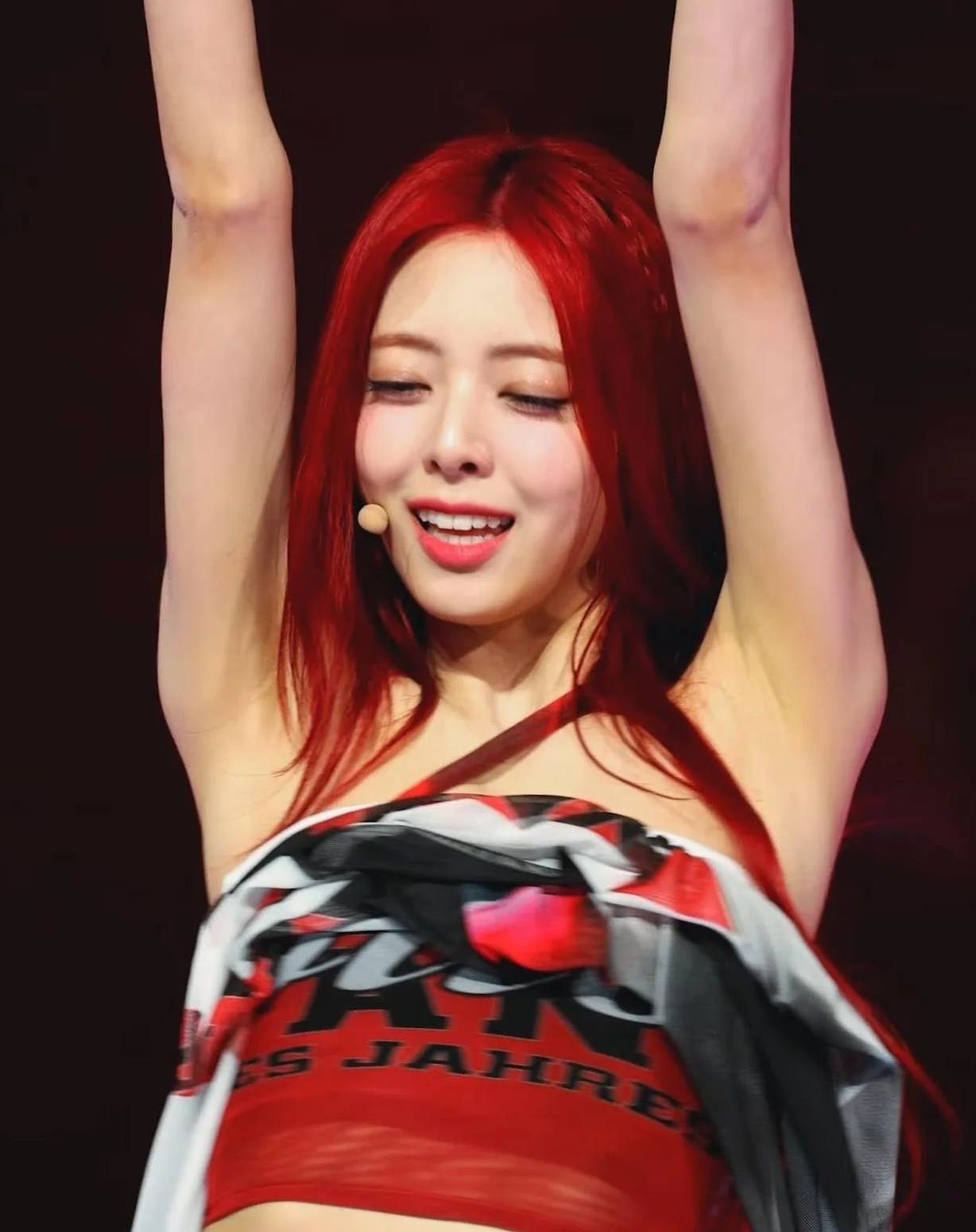 ITZY Yuna red hair off-soldier armpits