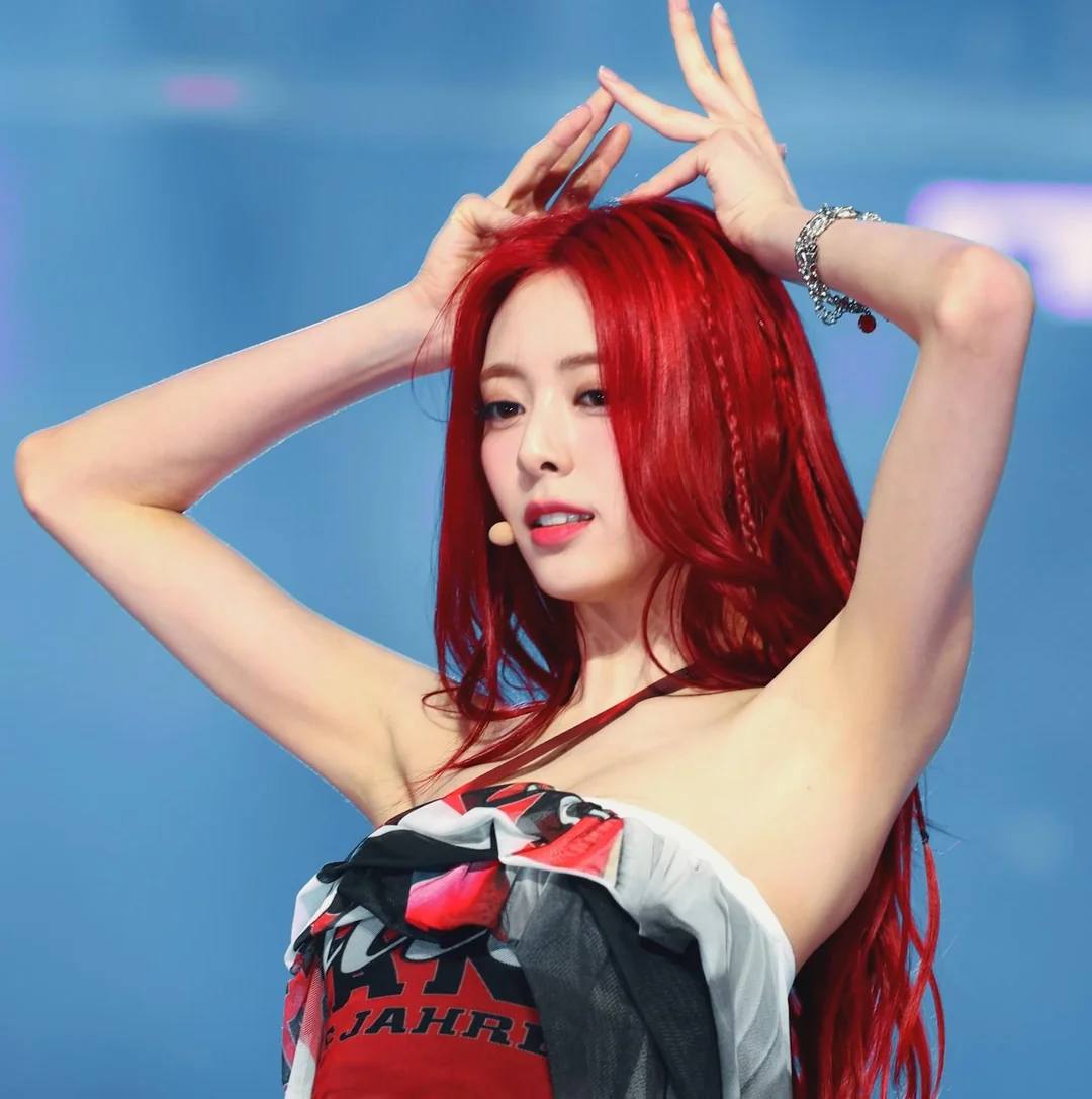 ITZY Yuna red hair off-soldier armpits