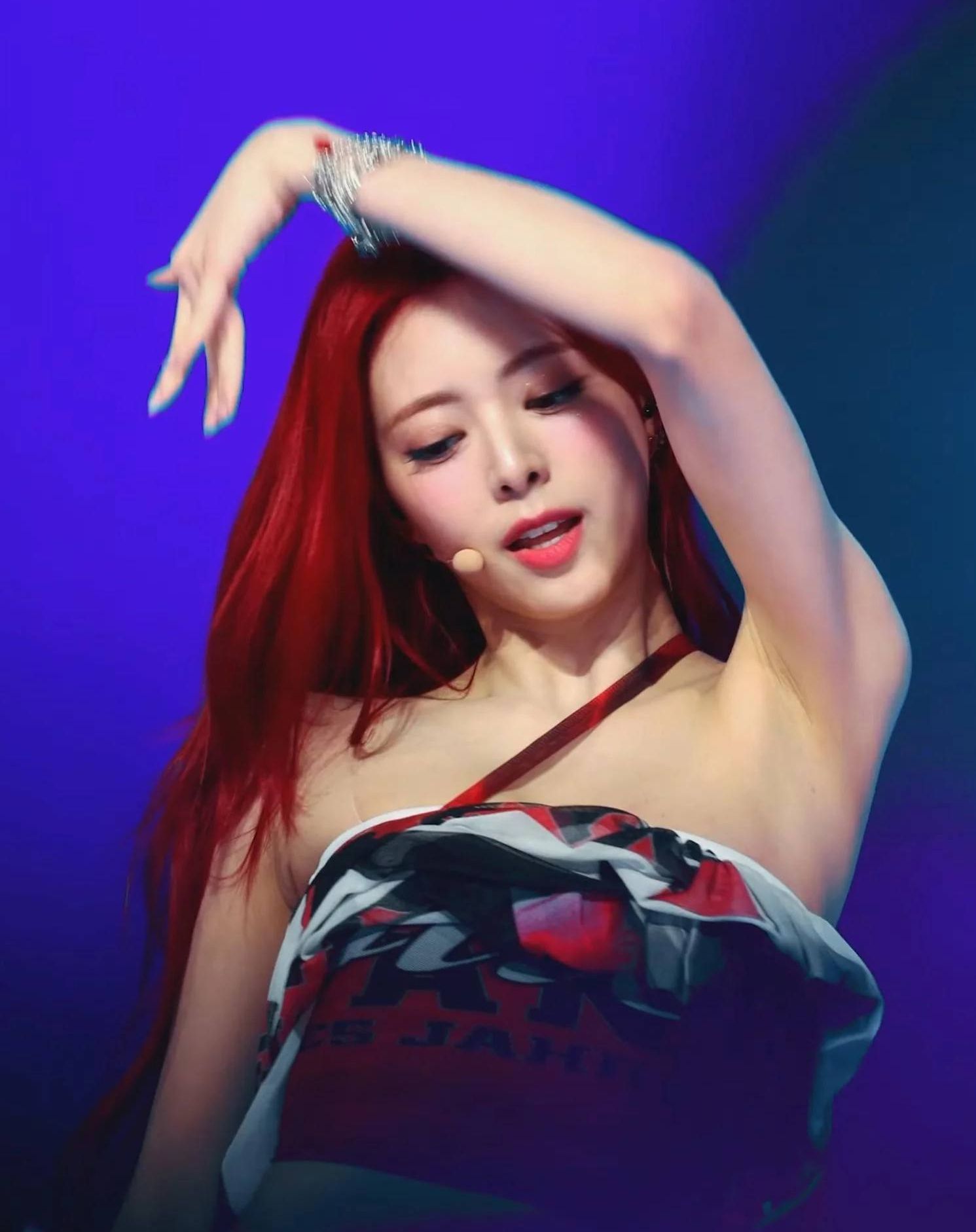 ITZY Yuna red hair off-soldier armpits