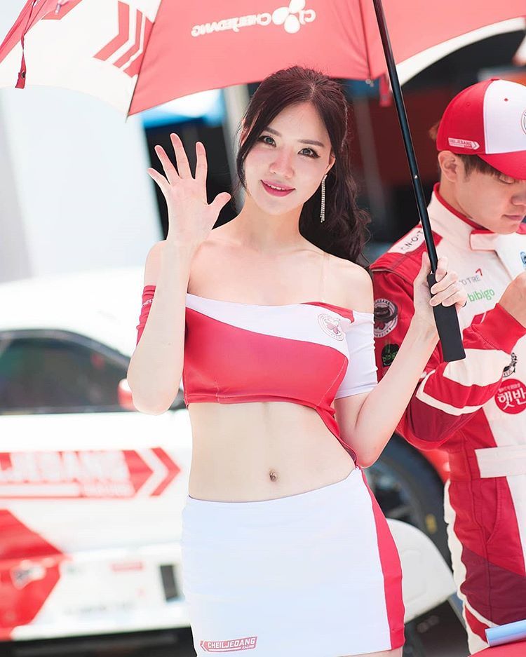 Racing model Min Hana