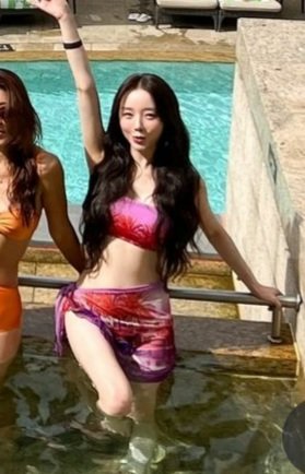 Lovelyz Kei reveals her first bikini body