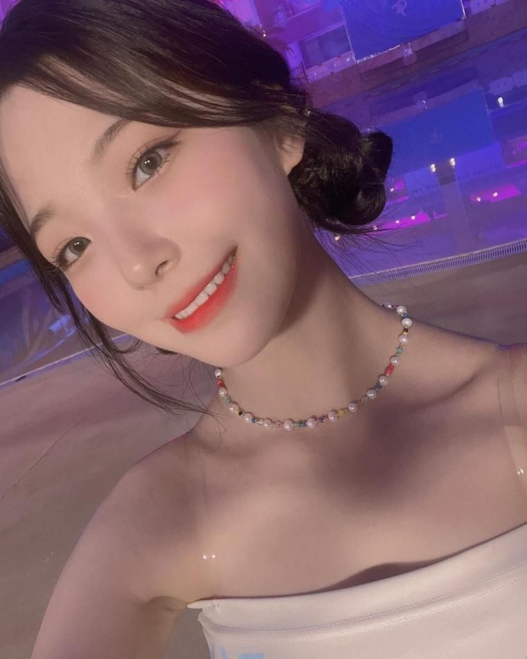 Fromis_Nine Baek Ji-heon